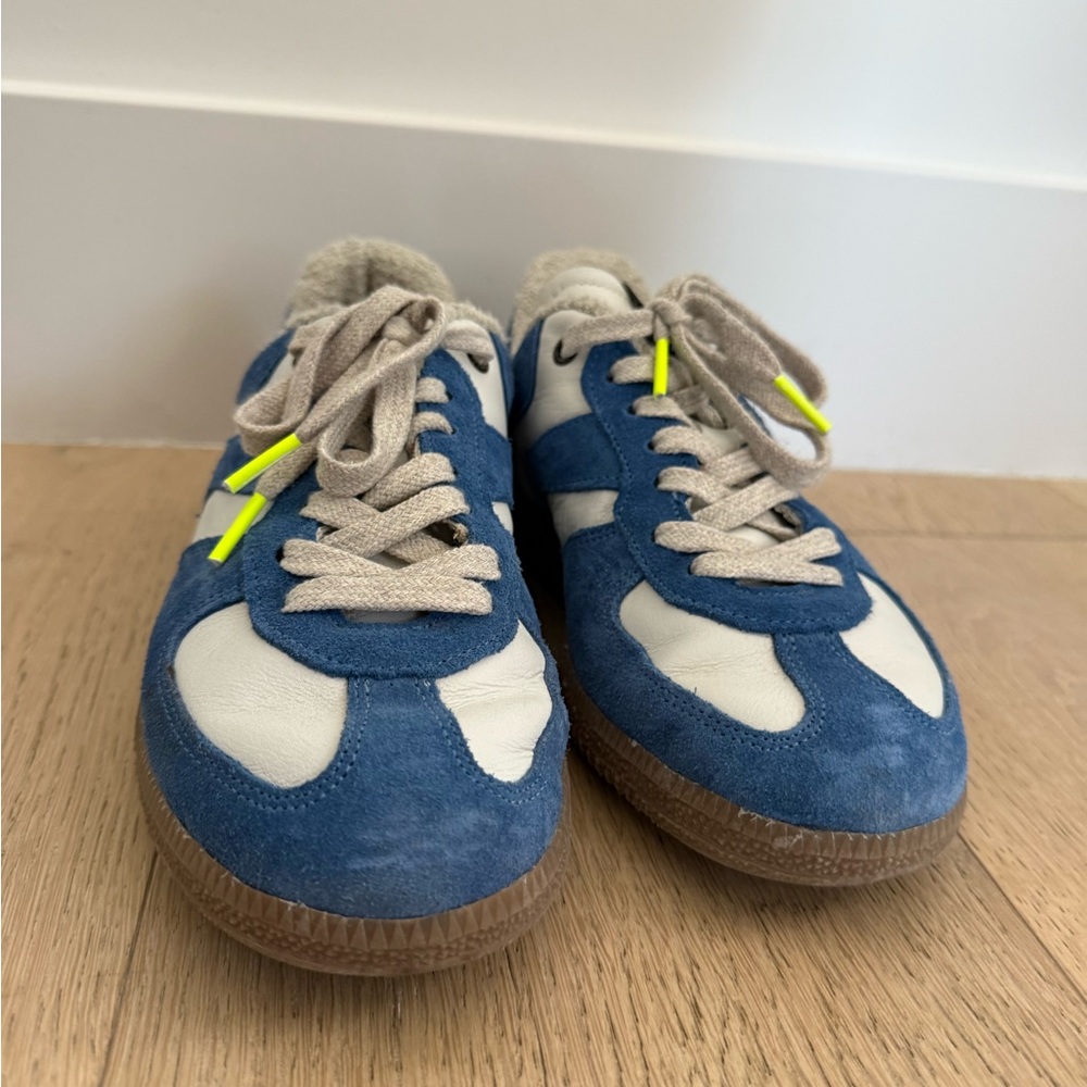 Verbenas Blue and White Sneakers